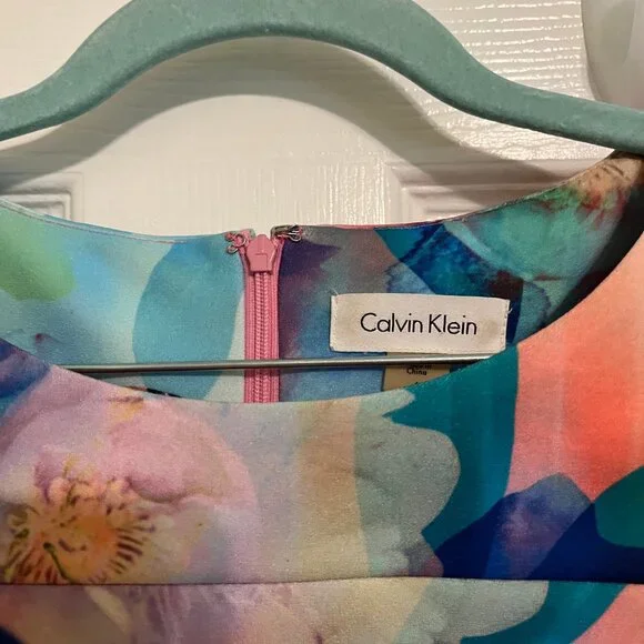 Calvin Klein Size 4 Floral Dress - Picture 2 of 5